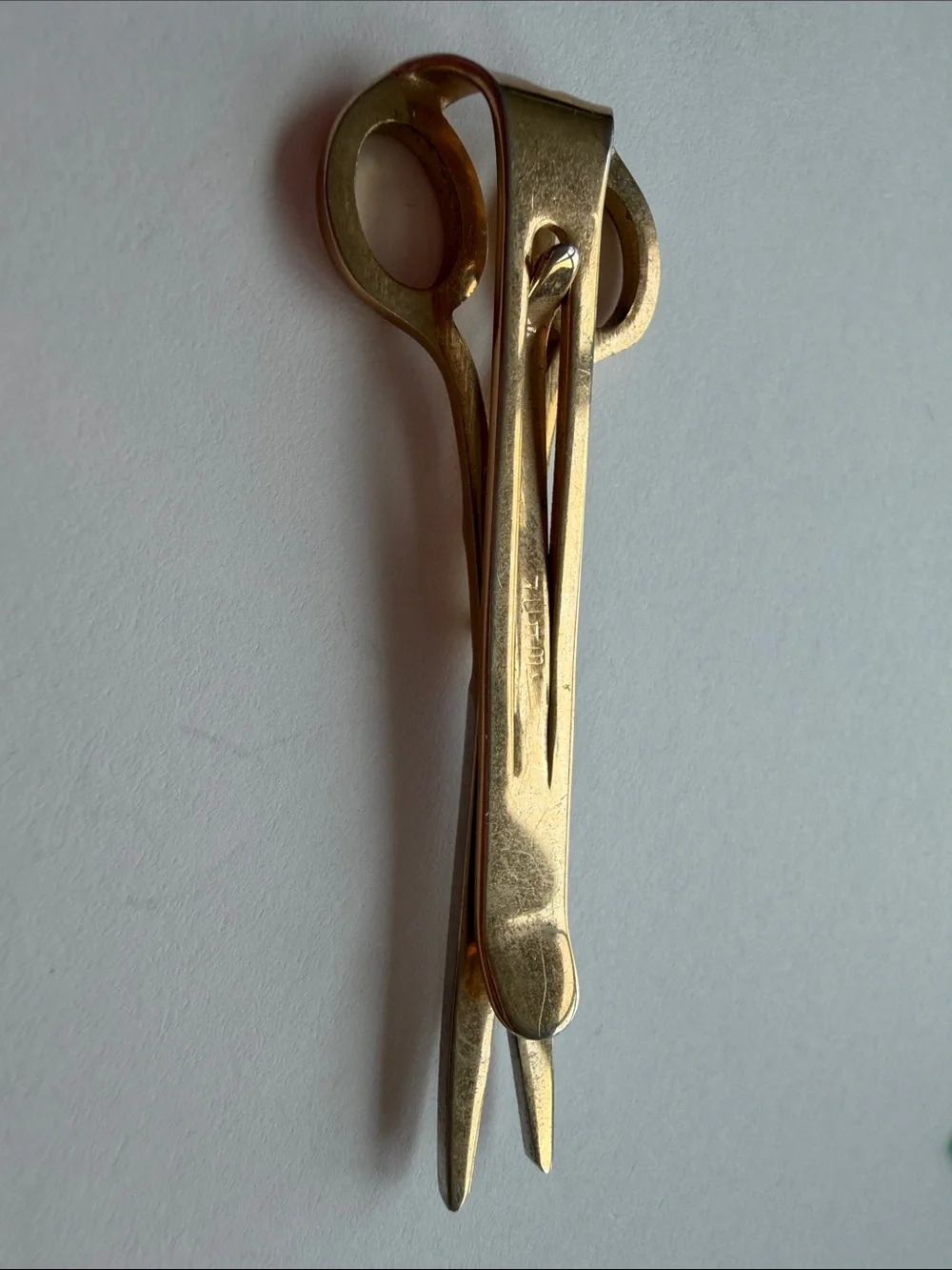 SWANK Gold Tone & Mother of Pearl Scissors Lapel Pin